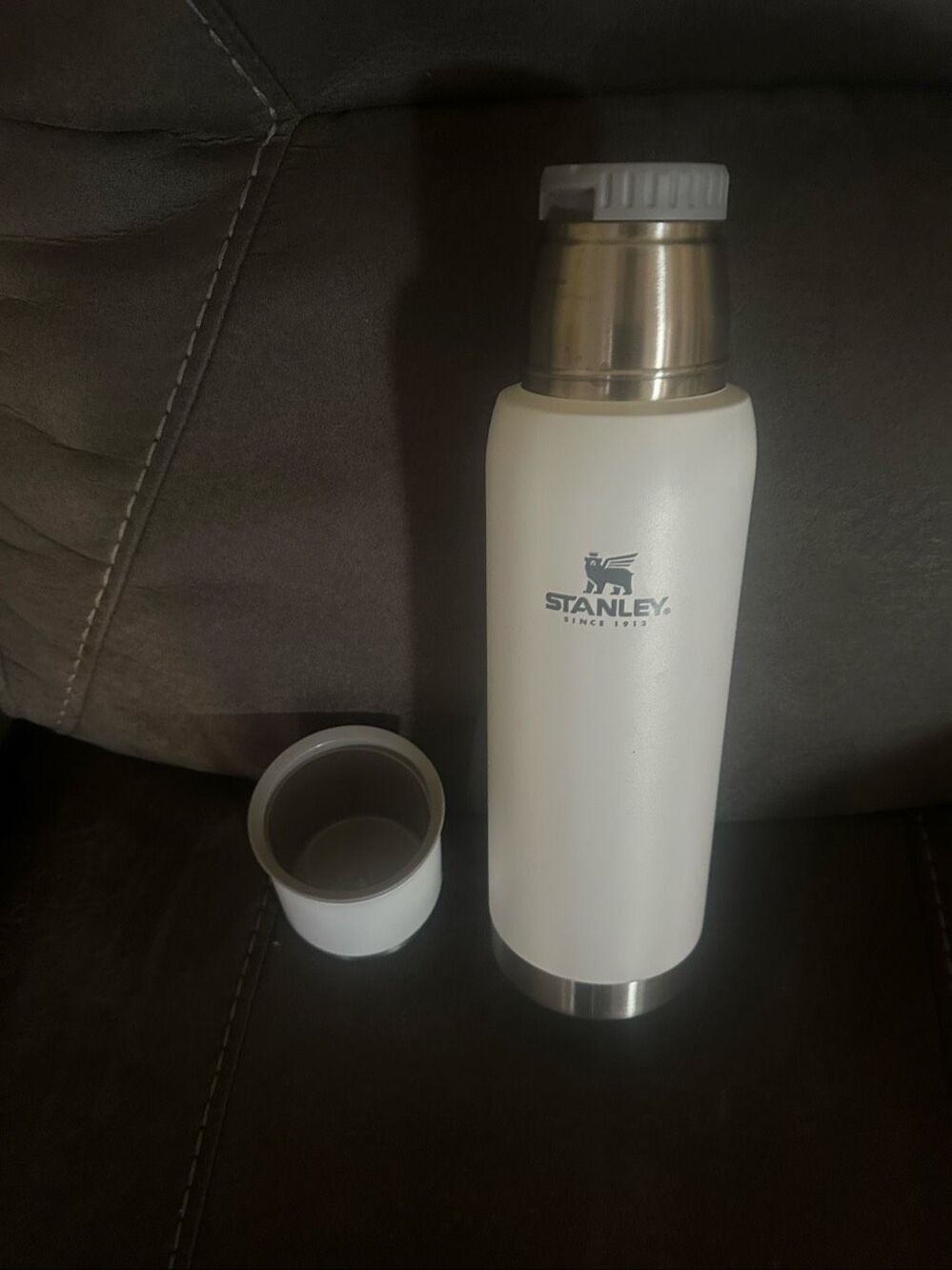 NEW-with out tags-white Stanley Adventure To-Go Water Bottle (l25 oz or 1 L size